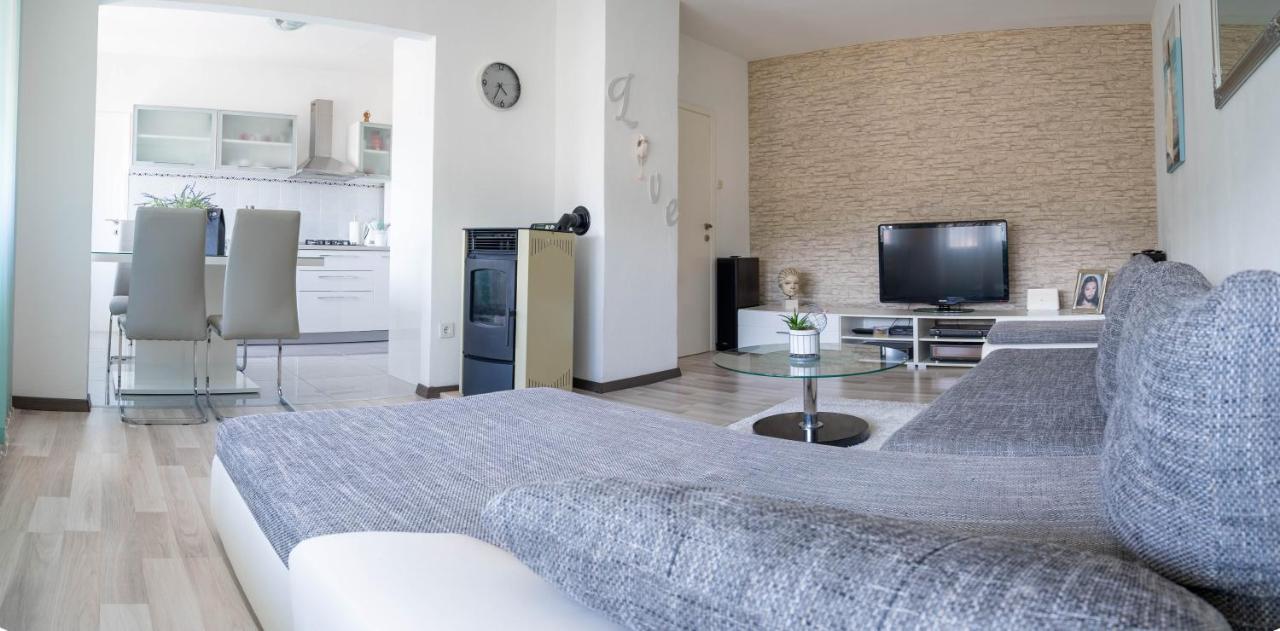 Apartman M Apartment คนิน ภายนอก รูปภาพ