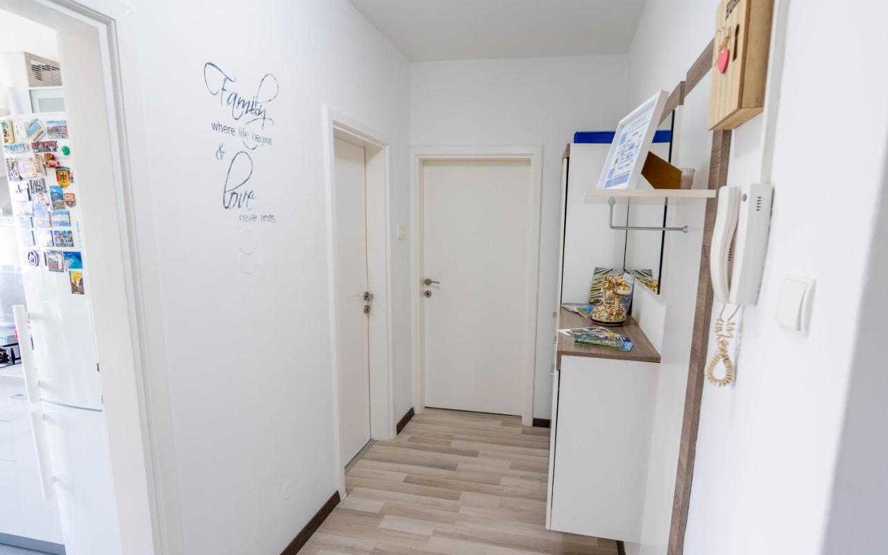 Apartman M Apartment คนิน ภายนอก รูปภาพ
