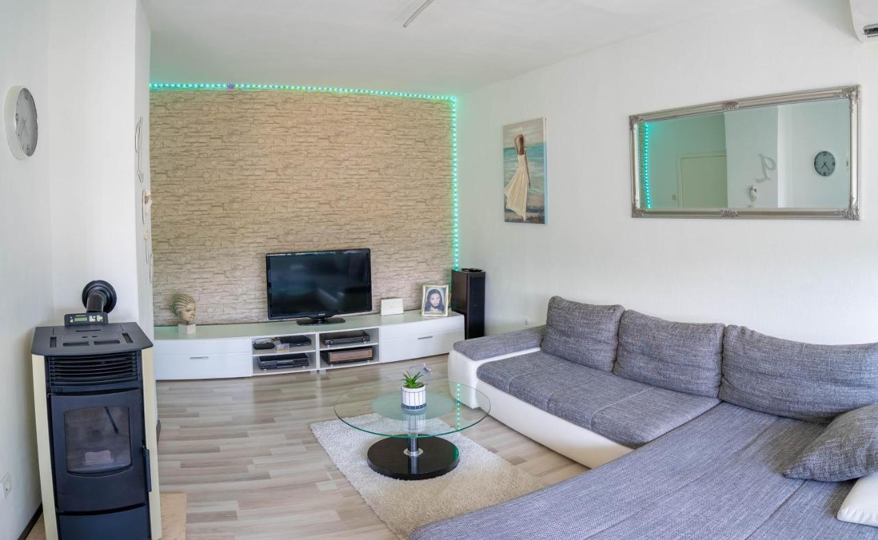 Apartman M Apartment คนิน ภายนอก รูปภาพ