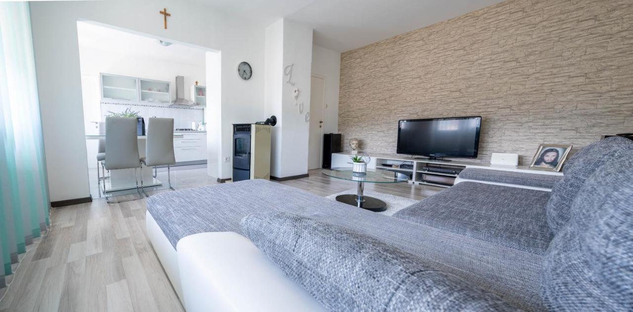 Apartman M Apartment คนิน ภายนอก รูปภาพ